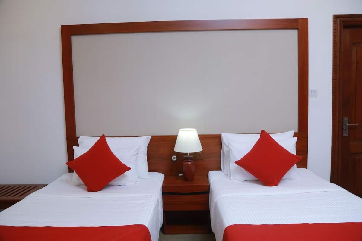 Tarshish - * Colombo